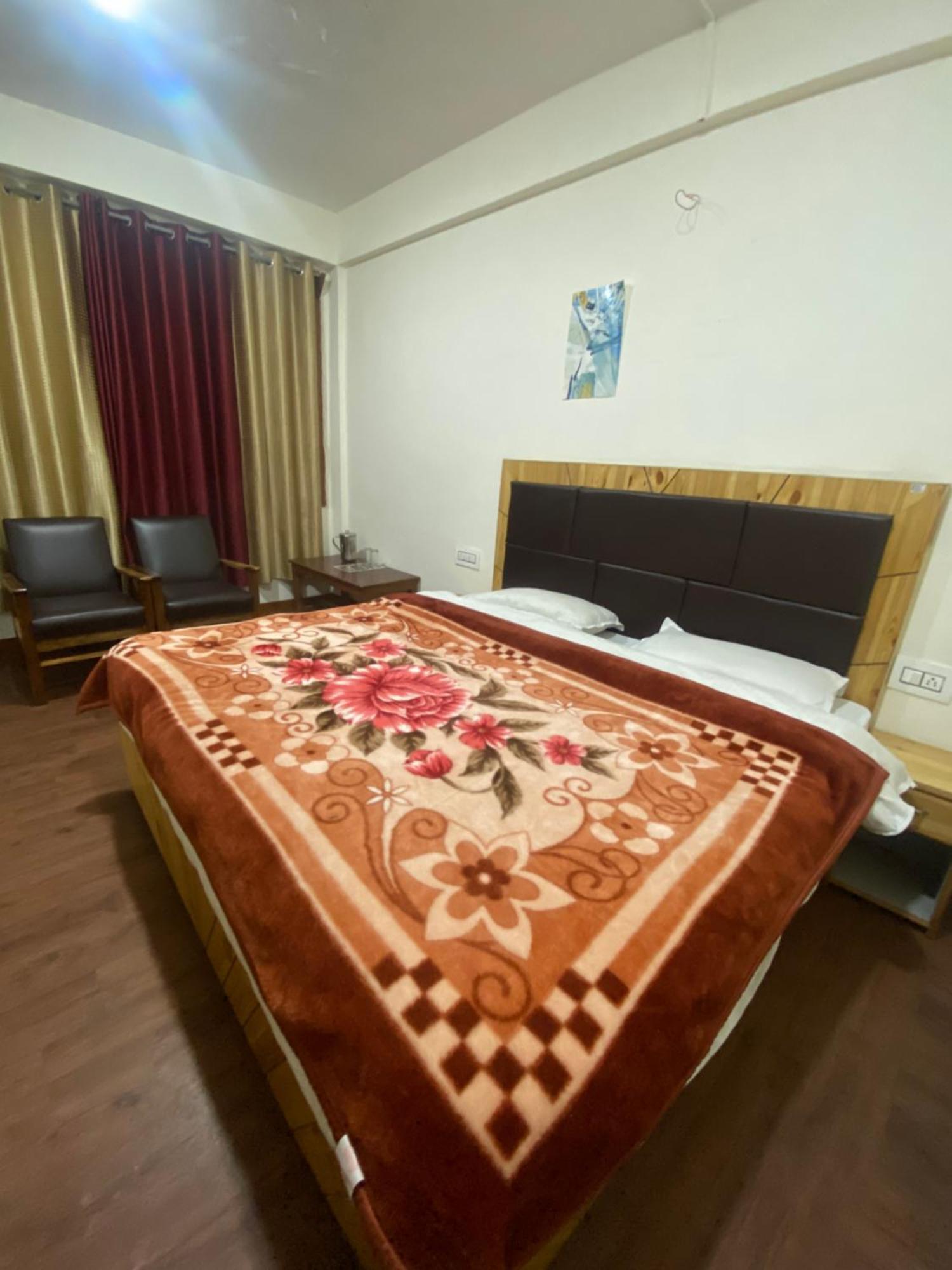 The Prasher Lodge Mall Road Manali Kültér fotó