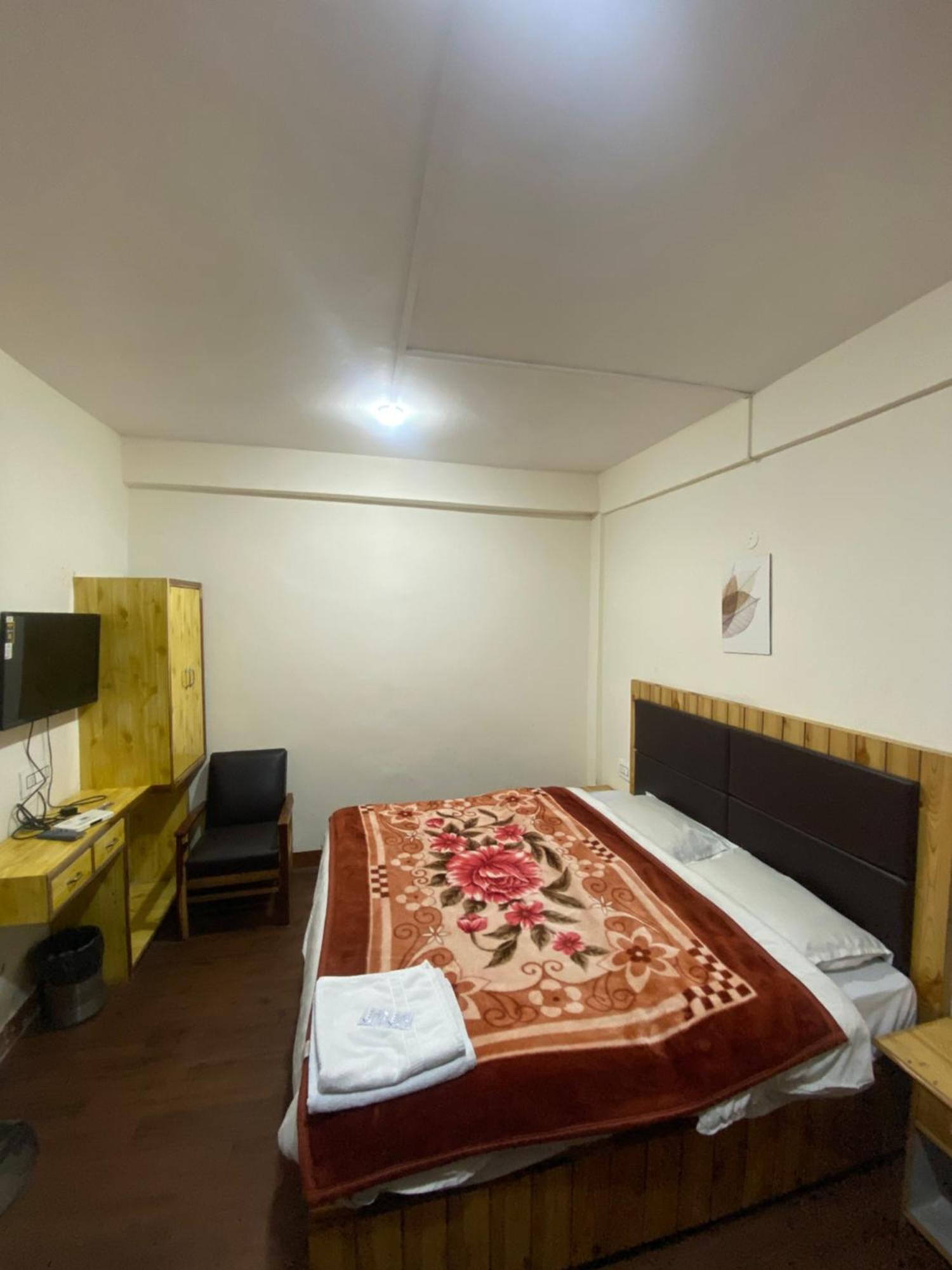 The Prasher Lodge Mall Road Manali Kültér fotó