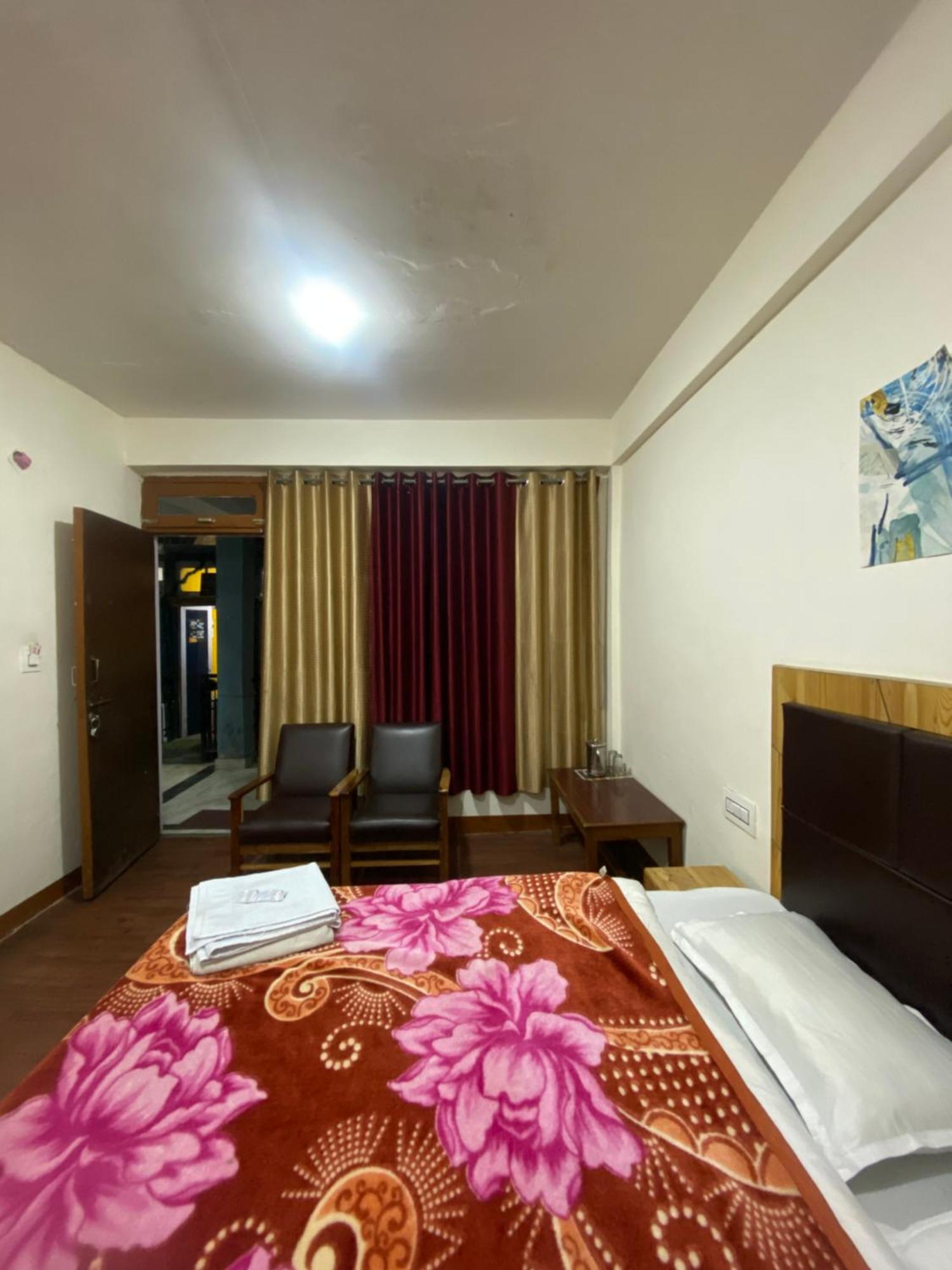 The Prasher Lodge Mall Road Manali Kültér fotó