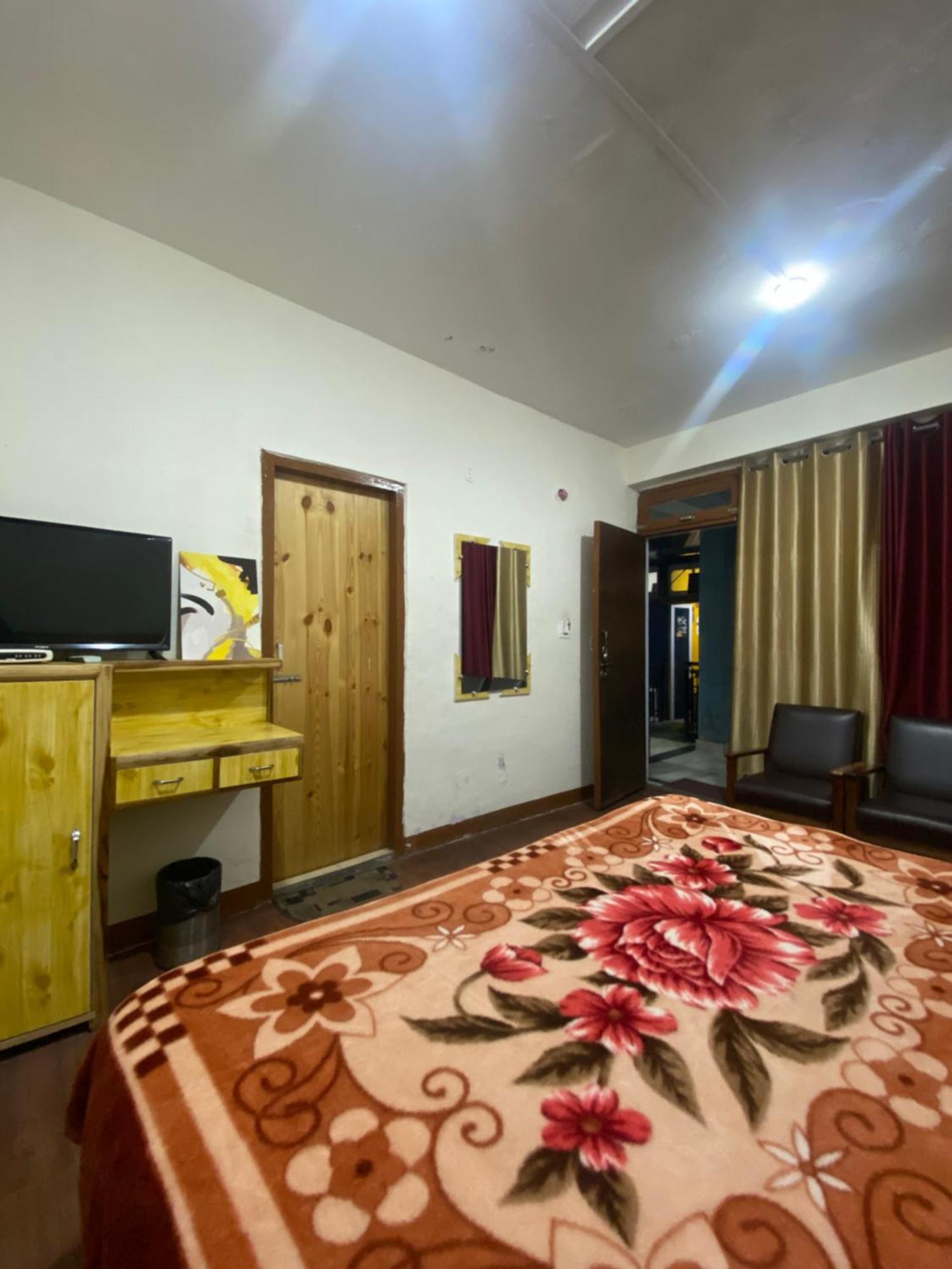 The Prasher Lodge Mall Road Manali Kültér fotó