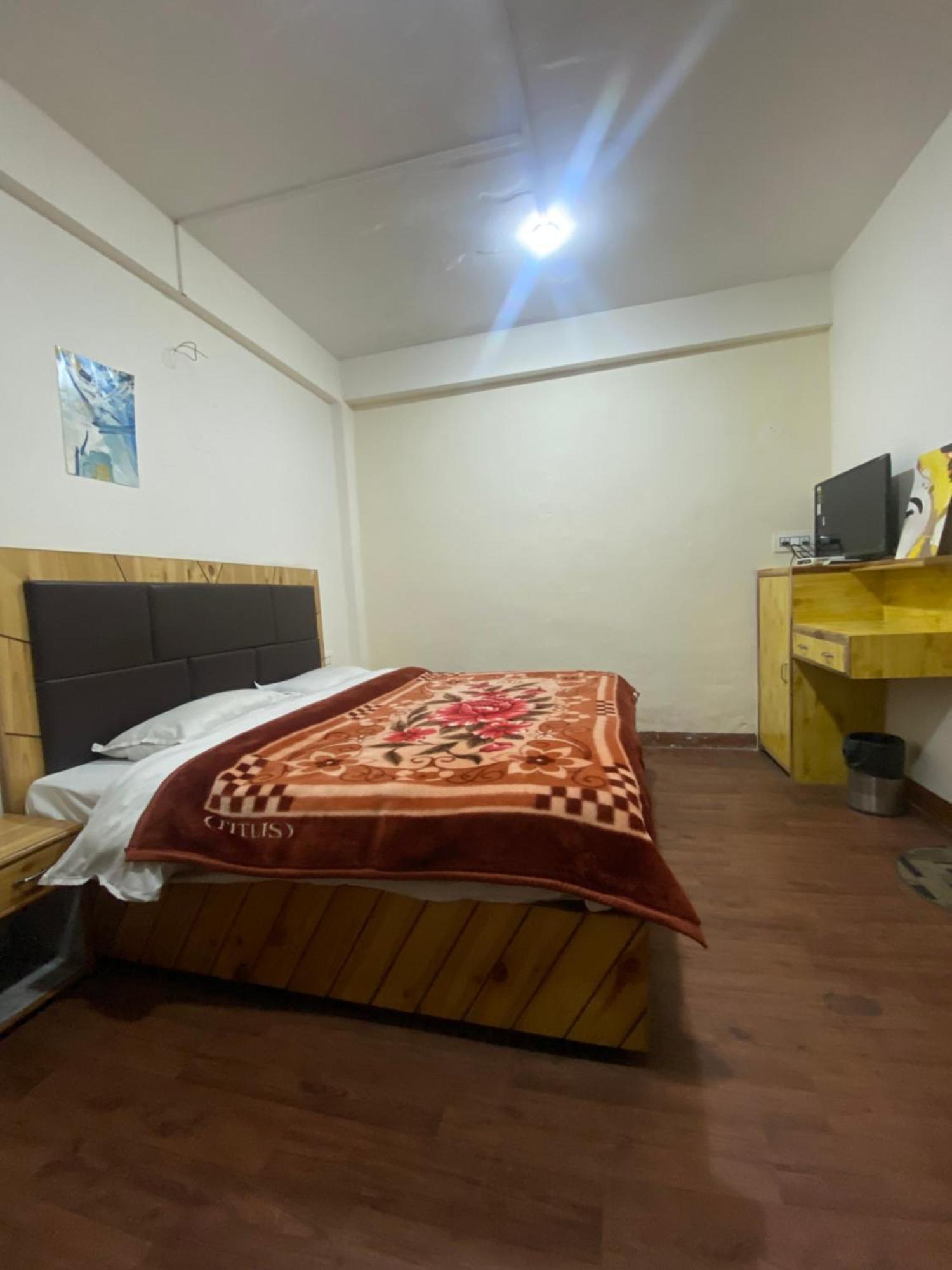 The Prasher Lodge Mall Road Manali Kültér fotó